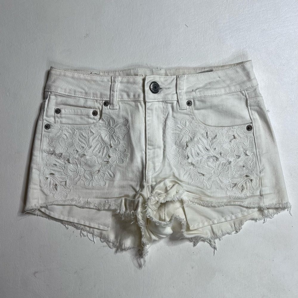 American Eagle Outfitters White Embroidered Jean Shorts  Size 4